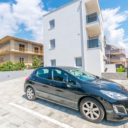 Apartments Tonka Примоштен Экстерьер фото
